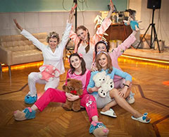 Подружки на пижамной вечеринке